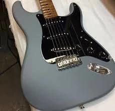 Electric Guitars Fender Strat MIM - Satin Grey - Pre Owned