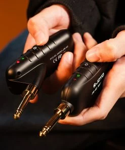 Wireless System's JOYO JW-02 Digital Wireless Transmitter And Receiver